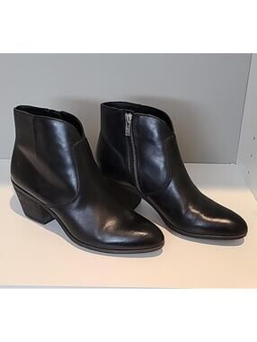 Frye Jennifer ankle booties in black leather  9.5